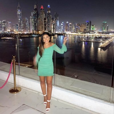 HollyMemet's profile picture. 