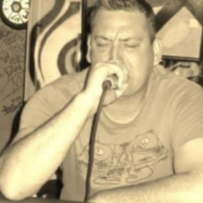 Im a Drum and Bass MC/DJ from OXFORD UK. I started out going to many landmark raves throughout the south in the early nineties as a then 18yo with my twin bro