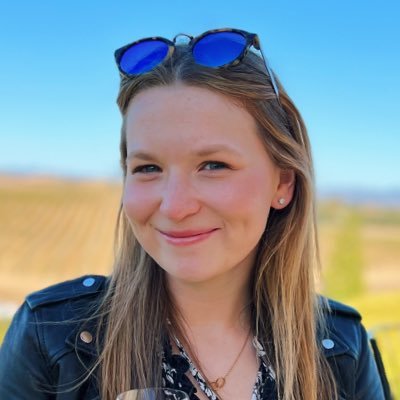 megpisarczyk12's profile picture. @northwesternu | @umichlaw