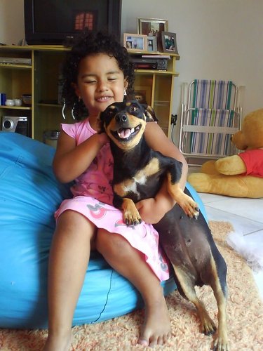 Suo um cara que trabalho muito tenho uma filha com 6 aninhos que mora com a mãe dela gosto de baladas principalmente sertanejas e pagodes estou solteiro..