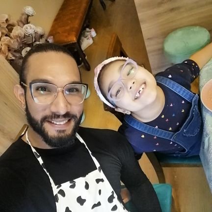 UnTalNegroPonja's profile picture. Japonés pero no se nota. Siempre genero dudas. Futbolista frustrado y dicen que actor. Comunicador y RRHH pero antes que cuaqluier otra cosa, papá de Leandra.