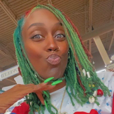 Stylist💇🏾♀️ Braider🧚🏾♀️ Travler🛩 Foodie🌮🍇🍕🍍 I love❤️ Fashion #bethebestyou Work hard Play hard #theneatbraider🧞♀️ #unique #Reader #knowledgeispower