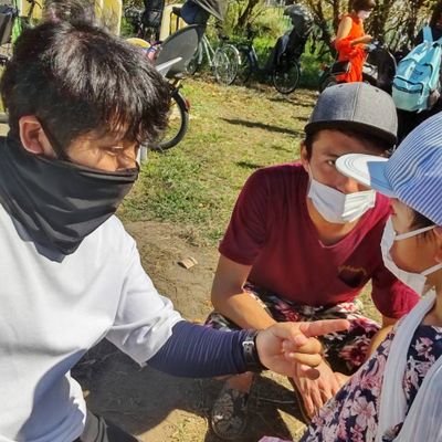 □野球少年から始まり、怪我が多く理学療法士に。子どもが大好きで、整形分野か小児分野で悩み、整形分野から理学療法士人生開始。
□ジュニアスポーツ、トレーナー業を行い、考え方が変わり小児分野に転向、小児分野に転向し歯医者との出会いあり。
□今現在児童発達支援施設勤務、小児歯科勤務
□個人事業主としてキッズセコンド立ち上げ