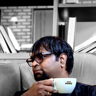 irresponsible son,
loveless brother,
unworthy friend,
occasional blogger,
automode photo clicker,
yet another perfectly imperfect
homo sapien :)