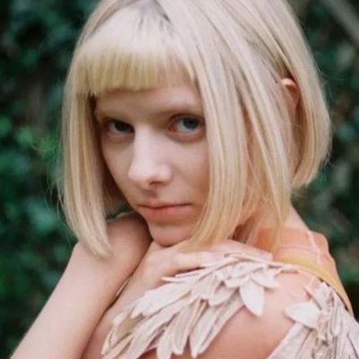 Pictures and informations about our moonmother @auroramusic 💞✨ ll she/her