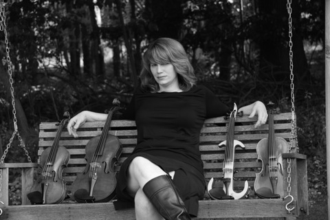 I am a fiddle player, vocalist and teacher and half of the Americana Blues duo, Grady Miller. Check out my website for audio, videos, and our gig calendar!