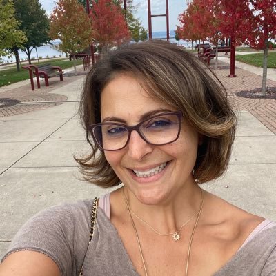 CroitoriRanya's profile picture. teacher, wife, mom,