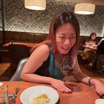 都内＆オンラインで美術観賞を教えています。 37歳で思い立ってサラリーマンを辞めトランク1つでイタリアへ留学。全米ヨガアライアンス、フィレンツェ公認観光ガイドの資格を取るも無一文で帰国。現在は美術館に行くのが楽しくなる美術解説講座を都内で開催中。https://t.co/qIx3Dm0EwX