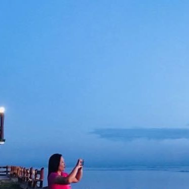 iam_cynthialzl's profile picture. • chemist • writer • blogger •