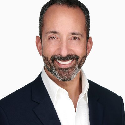 Headshots | Event | Corporate photography. On location in Miami, studio in Wynwood. Splitting my time with San Francisco. Commissions available worldwide.