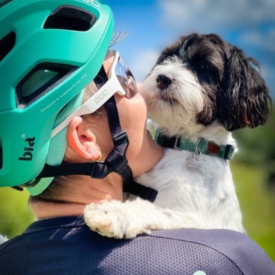 Passionate about women's cycling.Founder of @bia_cycling.Big love for my wife & 🐕+🚲+☕️