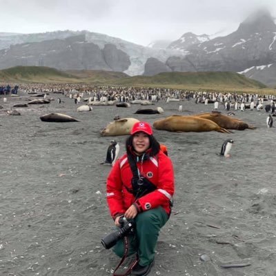 Graduate reading for Dphil Zoology in University of Oxford &Antarctica expedition guide &Buddhist &trying to become a wildlife photographer