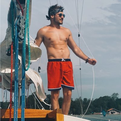 PxppingOG's profile picture. Not the same type of geek as you ✌️