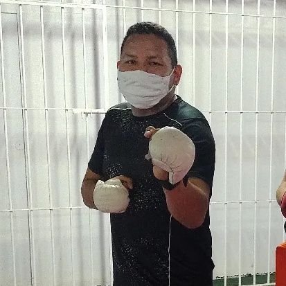 empresário🤵
corretor de imóveis 🏡
Atleta de karatê 🥋
