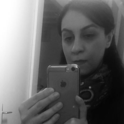 MahboobKhansari's profile picture. زمانی عشقش روزنامه‌نگاری بود اما حالا نیست ———هنر زیباتره در دنیای تاریک