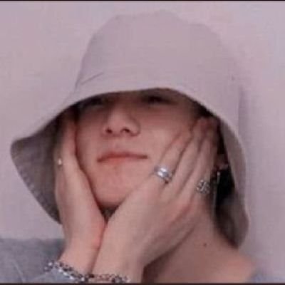 One among the biggest fandom 💜 only btspoppers allowed in this household 👑
(If you are an army,I'll follow back!)