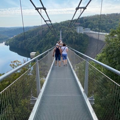 Die Zeit heilt keine Wunden. Was geschehen ist, ist geschehen. Aus Wunden werden Narben. Du wirst sie immer sehen.