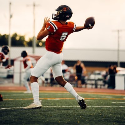 6’0 180# quarterback | Verdigris Ok, class of ‘23 | 3.86 GPA 25 ACT | basketball | track | HC: @traviseast4