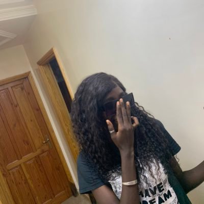 KhadyLg's profile picture. Marseillaise 💙🤍 Ne me jetez pas la pierre voyez moi comme votre petite sœur 😂🙏🏿 insta: Khady_Lg. 👻 keen 221