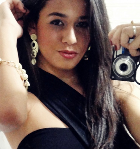 Mineira, Atleticana, 16 anos, geminiana, lutando por objetivos e para crescer como pessoa a cada dia, realista, de bom coração!  *-*