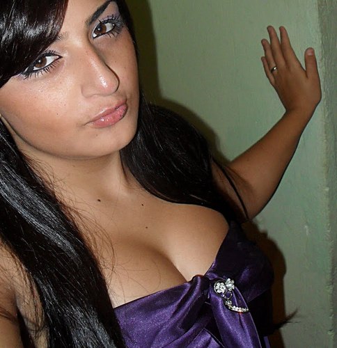 16 anos,Aquariana, Corinthiana, Ciumenta, Possessiva, Estressada e Feliz.