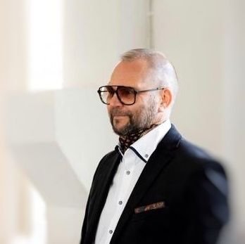 TimoMaatta's profile picture. #kehittäminen #kaavoitus #maapolitiikka #luontokuvaus #maastopyöräily #taide #art