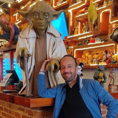 jomicana's profile picture. Sólo cuando el último árbol esté muerto, el último río envenenado, y el último pez atrapado, te darás cuenta que no puedes comer dinero.