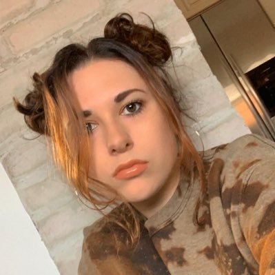 SarahKirschner_'s profile picture. 