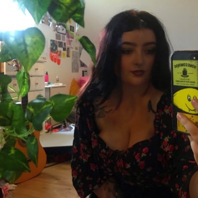 gothwalterwhite's profile picture. sí/í - 20 - creative writing NUIG