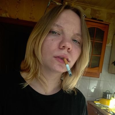 не люблю ни женщин, ни мужчин, но обожаю деньги. хобби: курить и выёбываться.