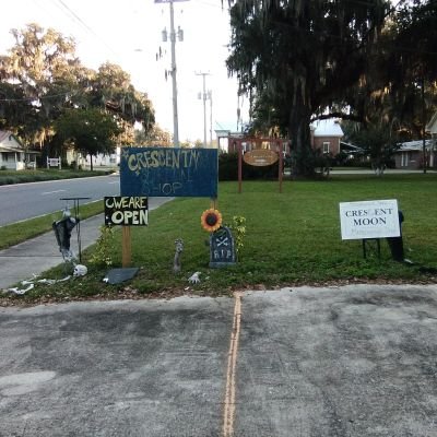 Metaphysical Shop in the heart of Crescent City, Florida🍊 Peddler of Crystals🔮, Incense, Tea 🍵, Jewelry, and more! Come join us on your spiritual journey!