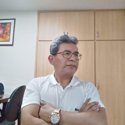 Boliviano, Ingeniero de Sistemas, Especialista en comercio y marketing electrónico, Asesor de empresarios. CEO en DeChaLi.