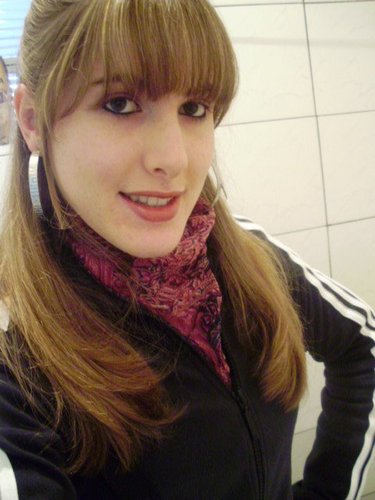 Estudante e completamente apaixonada por moda!
Uma garota que ama a vida e tudo o que há de bom nela. Sonhadora e batalhadora.