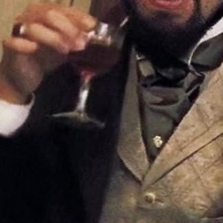 RoboAdvising's profile picture. Against robo-advising, so I took the handle to prevent others from using it.