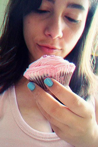 Não ligo que me olhem da cabeça aos pés..porque nunca farão minha cabeça e nunca chegarão aos meus pés.