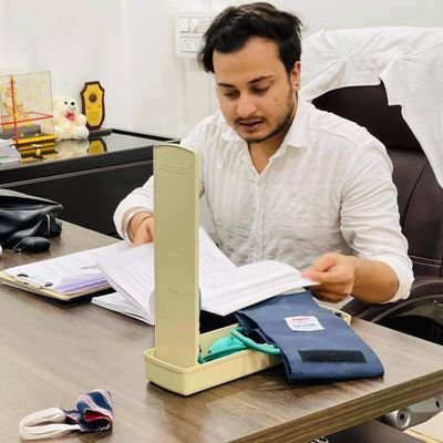 DrpranjalDr's profile picture. A homoeopathic doctor by profession..❤️🩺💊