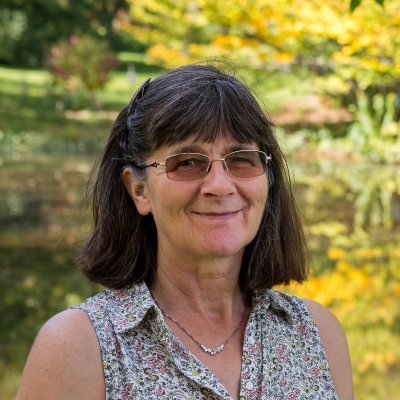 FR, DE to EN translator, FITI, former ITI Board member, specialising in nuclear, energy, health & safety, horticulture. Passionate gardener & cook. Loves dogs.