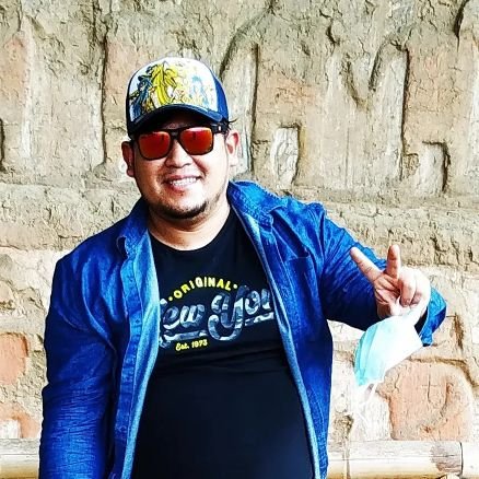 AlexCSald's profile picture. Soy un single solvente de la ciudad de Trujillo- Perú, mensajes al MD (chicas solas, parejas, tríos o gangband)