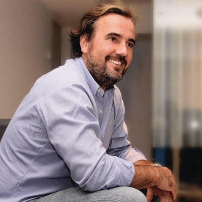 Emprendedor, compañeros con Silvana en el camino.Papa orgulloso. Racing Club y Peñarol. Presidente PRO MDP-Batán. Creo en los que en la vida siembran recuerdos.