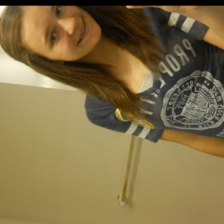 poolgirl32's profile picture. 