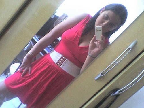 uma menina que sonha alto mesmo que um dia caia nos degraus da vida vai subir novamente como se fosse apenas um aranhao