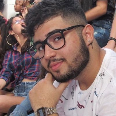 Alguem em algum lugar, olhando pro nada, pensando em tudo, a vida é uma overdose de dorflex