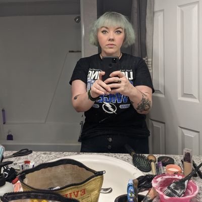 peachteaglitter's profile picture. Rhetoric Ph.D., writer, cat mom, hockey fan
A Reading, my first chapbook, is available now from Bottlecap Press!
https://t.co/zhQ06UiwKB