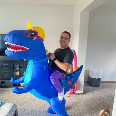christrrez's profile picture. 