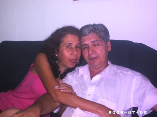Pernambucano. morou no rio nos anos 70. onde se apaixonou pelo vascão.voltou à  terra natal em 81 casou e tem  dois filhos e uma mulher maravilhosa.