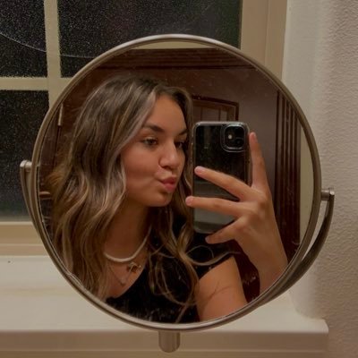 amandabjorkk's profile picture. let’s get this party started