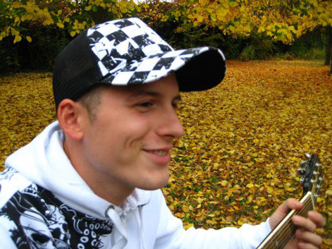 SocialSqueez_1's profile picture. I am always searching for the best and newest internet sensations. I have fun to twitter about such secret events, shops, tricks, books or any free information!