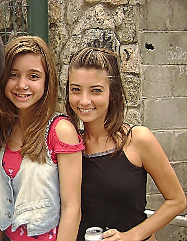 tudo que me define é a minha essência, está no meu sangue.
não posso esperar que todas as pessoas entendam meus conceitos.
[....] Follow me?
