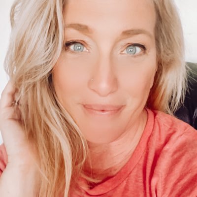 Helping people connect more fully to life! EFT practitioner, Medium, and mama! She/Her