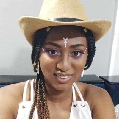 Claudia_SCe's profile picture. Esmeraldeña amante de la playa 🌊, la cerveza 🍺 y  de las buenas pláticas... Software developer 👩🏾‍💻 que sueña con ser frontend 😎